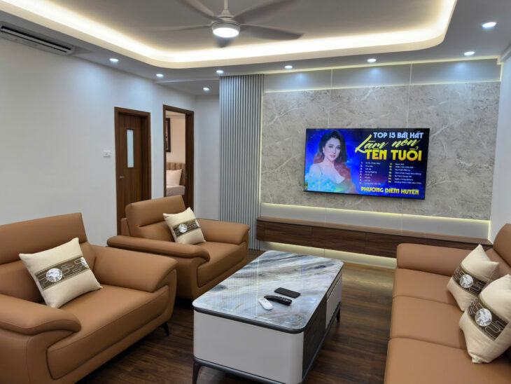 Bán căn hộ 3 ngủ 2 WC KĐT Mỹ ĐÌnh 2, giao thông thuận lợi, ngắm pháo hoa SVĐ Mỹ Đình, nội thất mới