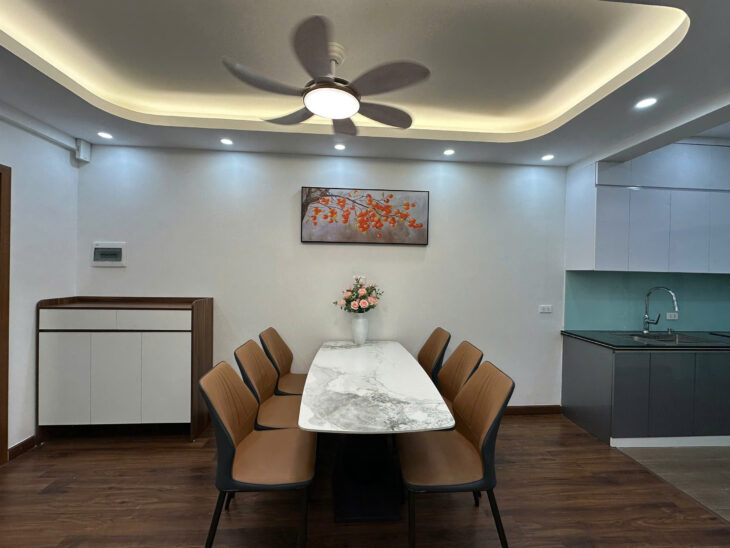 Bán căn hộ 3 ngủ 2 WC KĐT Mỹ ĐÌnh 2, giao thông thuận lợi, ngắm pháo hoa SVĐ Mỹ Đình, nội thất mới