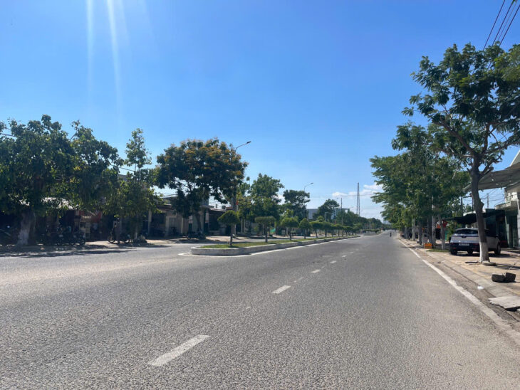 BÁN NHÀ CẤP 4 – 2 MẶT TIỀN ĐƯỜNG YÊN NINH, TP. PHAN RANG • Diện tích: 140m² (10×14m) – Hướng Tây