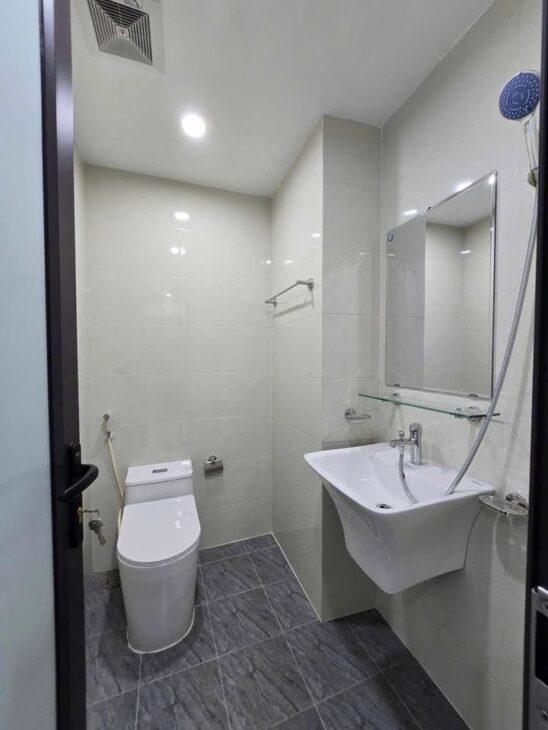 TOÀN CHDV QUẬN BA ĐÌNH – 40M RA MẶT PHỐ – 15 PHÒNG, DOANH THU 100TR/THÁNG – GIÁ 15 TỶ