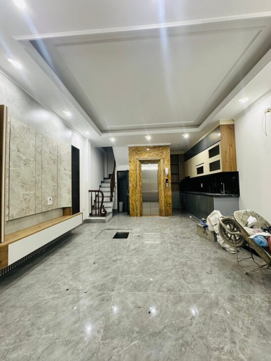 BÁN NHÀ ĐỘI CẤN – 6 TẦNG THANG MÁY, 2 THOÁNG, NGÕ NÔNG, 3 GÁC ĐỖ CỬA – GIÁ 7.5 TỶ