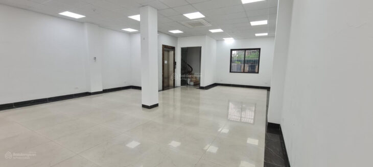 Cho thuê biệt thự căn góc KĐT Thành phố Giao Lưu, 200m2, 4 tầng, đã hoàn thiện nội thất, giá thỏa