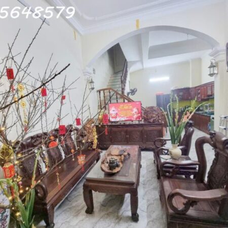 Bán nhà Tôn Thất Tùng 60m hai thoáng sân vườn giá tốt