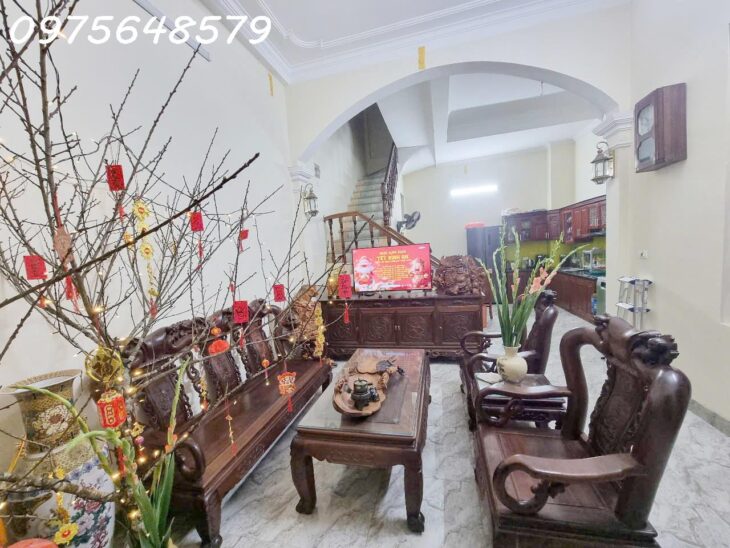 Bán nhà Tôn Thất Tùng 60m hai thoáng sân vườn giá tốt