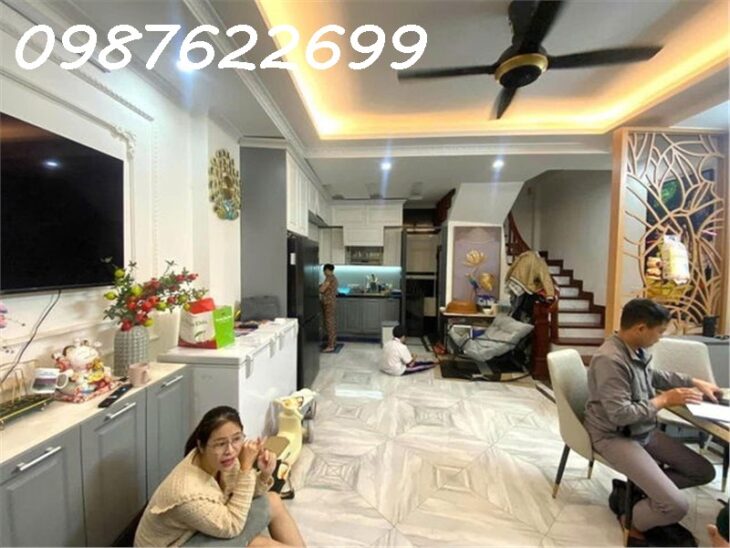 BÁN NHÀ XUÂN THỦY – CẦU GIẤY- TẶNG FULL NỘI THẤT – GẦN PHỐ, GẦN TRƯỜNG, CHỢ, TTTM, NHỈNH 10 TỶ