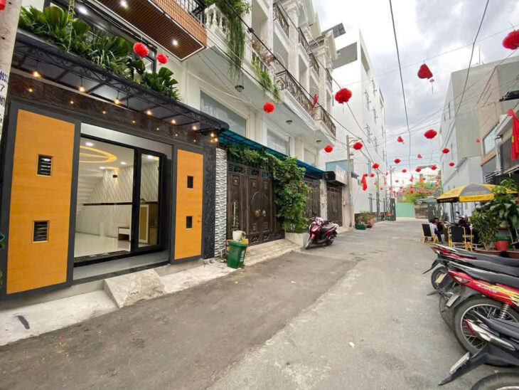 GẤP BÁN NHÀ MỚI DTSD: gần 340M2 sàn – 4PN-5WC – ĐẦY ĐỦ nội thất – 6,2 Tỷ – SỔ VUÔNG