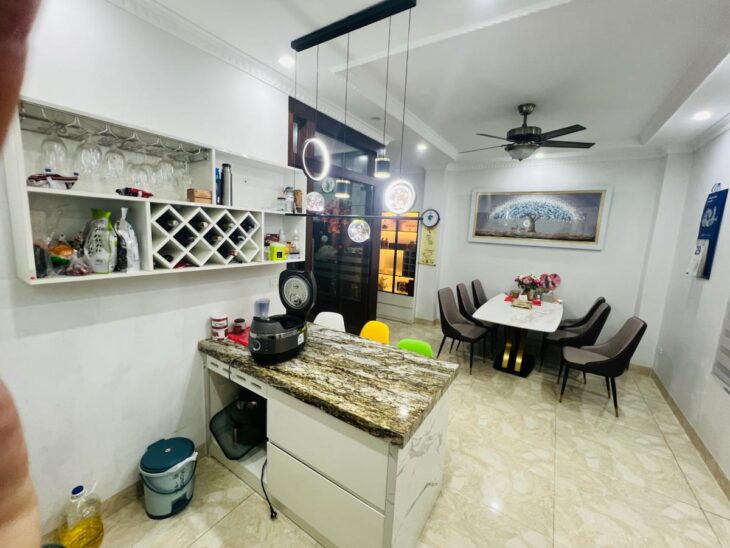 PHÂN LÔ HOÀNG QUỐC VIỆT – THANG MÁY – ÔTÔ VÀO NHÀ – 75M*6T – SỔ VUÔNG ĐẸP