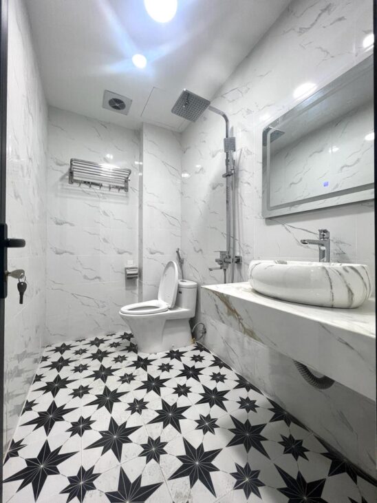 NHÀ MỚi ĐẸP PHÙNG CHÍ KIÊN – CẦU GIẤY – THANG MÁY – ÔTÔ VÀO NHÀ– 45m2*6T