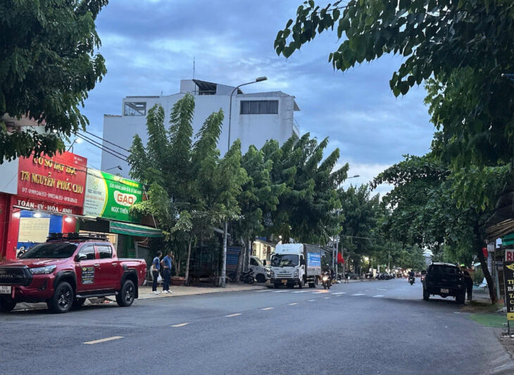 Bán GẤP MTKD ngang LẠ 6m 5 lầu 120m2 Nguyễn Phúc Chu vừa ở vừa KD gần chợ PVB 20 tỷ hơn.