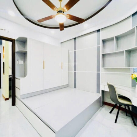 ???? Bán nhà Ngô Gia Tự, Q.10, mới full nội thất, 8.x tỷ!