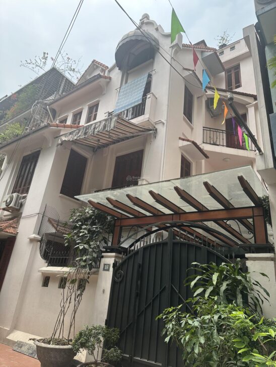 BÁN NHÀ TRỊNH CÔNG SƠN, TÂY HỒ. 79M2 6 TẦNG GIÁ 18TỶ-10M RA MẶT PHỐ VÀ HỒ TÂY. VỊ TRÍ VÔ CÙNG ĐẮC