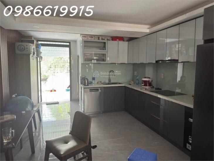 Trung tâm Quận 7 – 4 tầng – nở hậu nhẹ tài lộc – xe hơi tới nhà – full nội thất – 7x tỷ