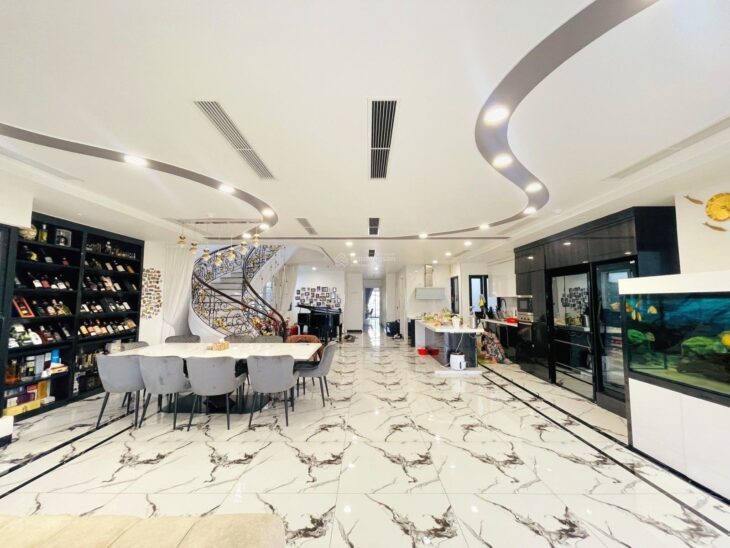 Hiếm! Nhà mặt phố Nguyễn Chí Thanh 40m², mặt tiền 4,5m, ô tô, kinh doanh 15 tỷ