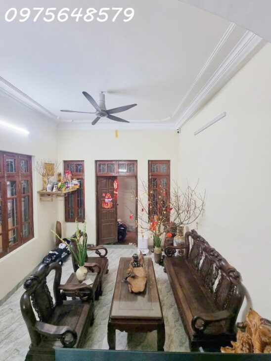 Bán nhà Tôn Thất Tùng 60m hai thoáng sân vườn giá tốt