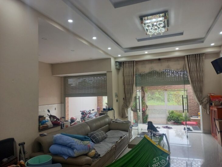 Bán nhà mặt phố Q.9, 140m², 3 tầng, 4PN, 9.35 tỷ, sổ hồng