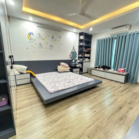 bán nhà quận Tây hồ, ngõ 3 gác, kd Van phòng, cho Thuê. 30x 5 tầng , mặt tiền khủng 6m. giá 8,7 tỉ.