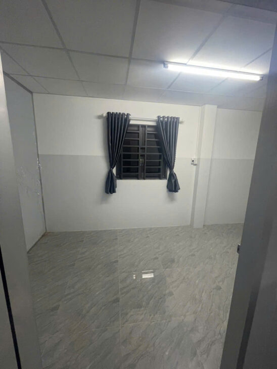 nhà 8,5 triệu mới 100 % gần trường đại học FPT