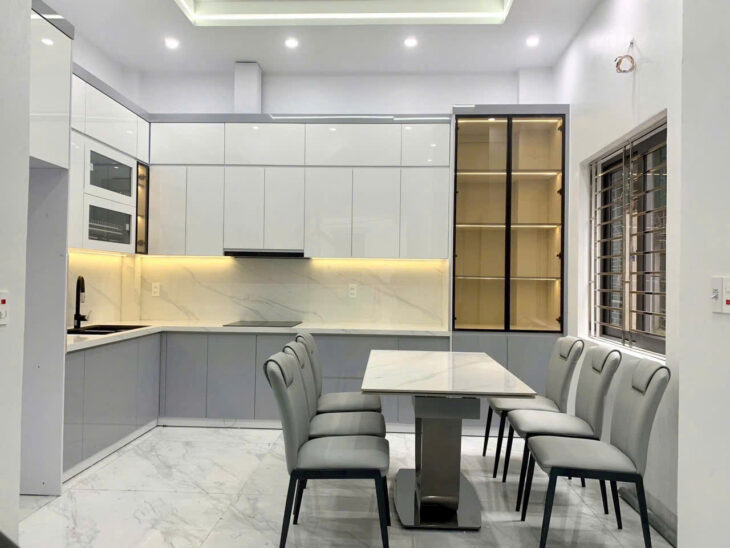 Bán nhà 4 tầng lô góc 2 mặt tiền Ngô Quyền, Hải Dương giá chỉ 4.x tỷ