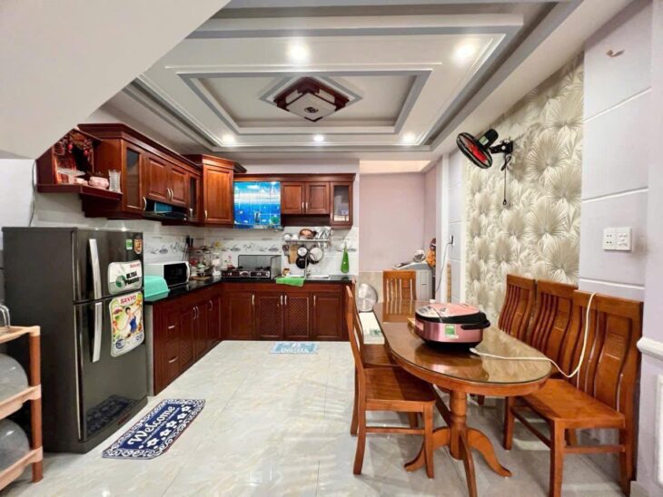 NHÀ MẶT TIỀN, 4 LẦU, Ô TÔ VÀO NHÀ, FULL NỘI THẤT, GIÁ TỐT