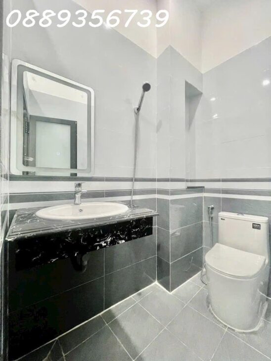 BÁN GẤP NHÀ CĂN GỐC MỚI XÂY 3 TẦNG + SÂN THƯỢNG ĐÚC BTCT – GẦN CHỢ SÁNG BÙI MINH TRỰC ngay đường