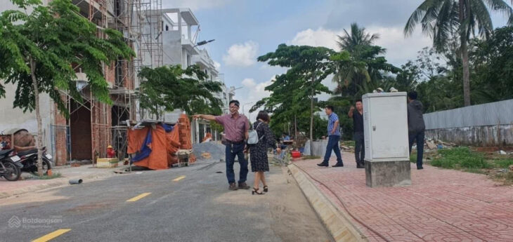 Nhà phố 3 lầu rất đẹp, khu dân cư vip đồng bộ, đường 12m. Nhà rộng gia đình ở thoải mái
