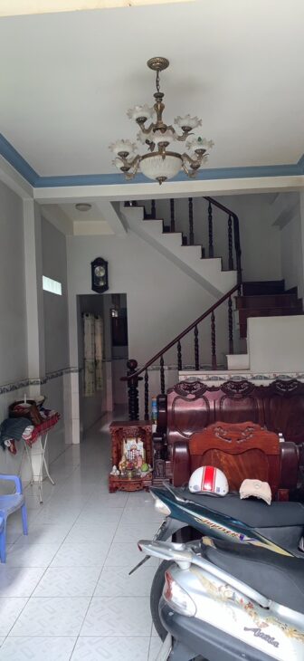 Bán nhà mặt phố Q.9, 80m², 3 tầng, 4PN, 7.5 tỷ, sổ đỏ