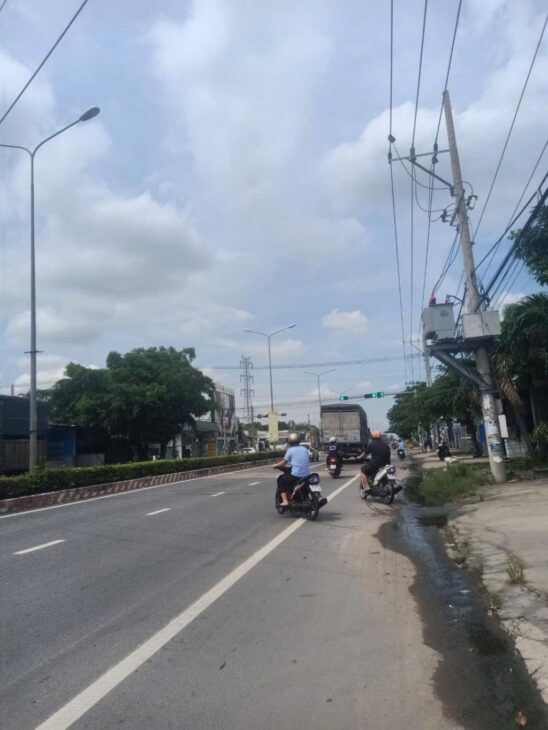 BÁN GẤP XƯỞNG ĐANG CÓ DÒNG TIỀN 45TR/ THÁNG. HỢP ĐỒNG ỔN ĐỊNH. 1400M2. 500M THỔ CƯ. 18 TỶ.