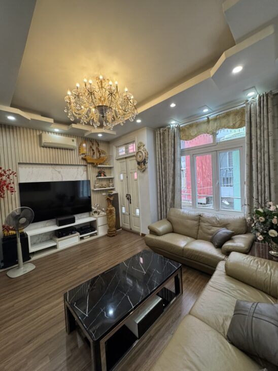 Bán nhà Hoàng Cầu, Đống Đa, ô tô tránh 48m2, 5 tầng, Mt 4.9m, chỉ 17 tỷ