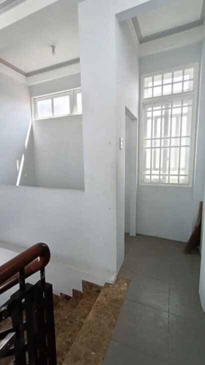 nhà mới đẹp 15 triệu trệt 4 lầu mặt tiền đường Lý Chính Thắng
