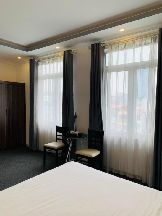Bán Tòa Khách Sạn Phố Trần Duy Hưng,Ngõ Ôtô View hồ 150m/7Tầng (Có Hầm) 68 Tỷ