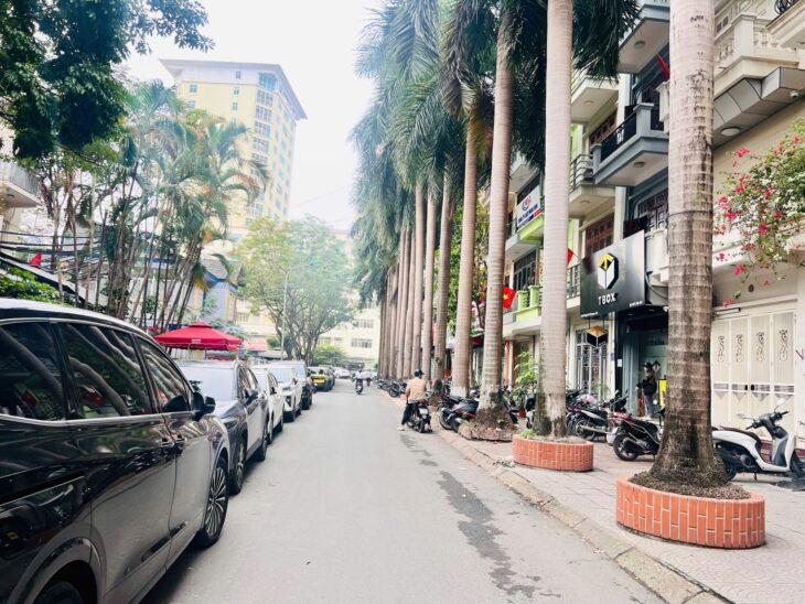 SIÊU PHẨM – PHÂN LÔ – Ô TÔ TRÁNH – VỈA HÈ RỘNG – PHỐ ĐỖ QUANG – KINH DOANH TẤP NẬP – PHỐ HIẾM NHÀ