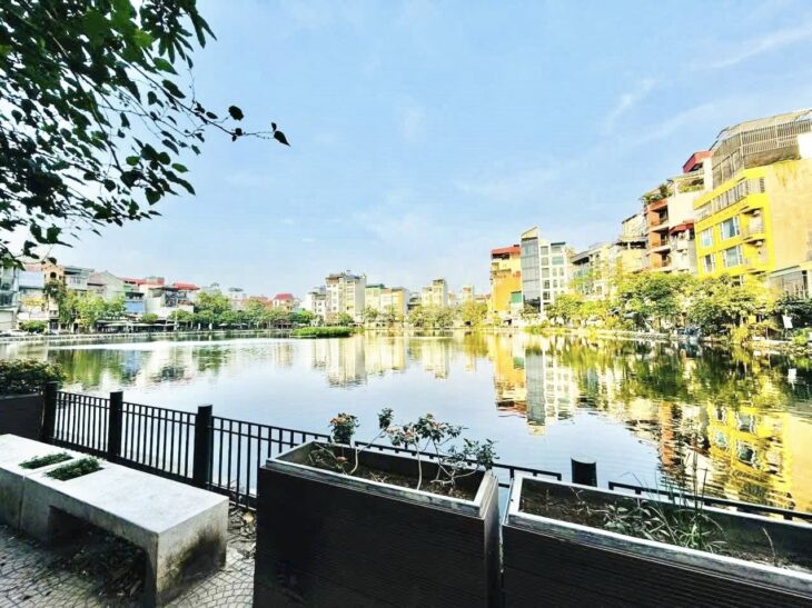 Mảnh Đất Hiếm-View Hồ Ngõ 135 Đội Cấn (Ngọc Hà) 95m/ MT 4.2m 36.8 Tỷ,Ôtô tránh