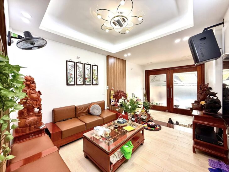 Bán SIÊU PHẨM Ô TÔ ĐỖ CỬA 50 m2 giá 14.4 TỶ tại Thái Thịnh, Đống Đa.