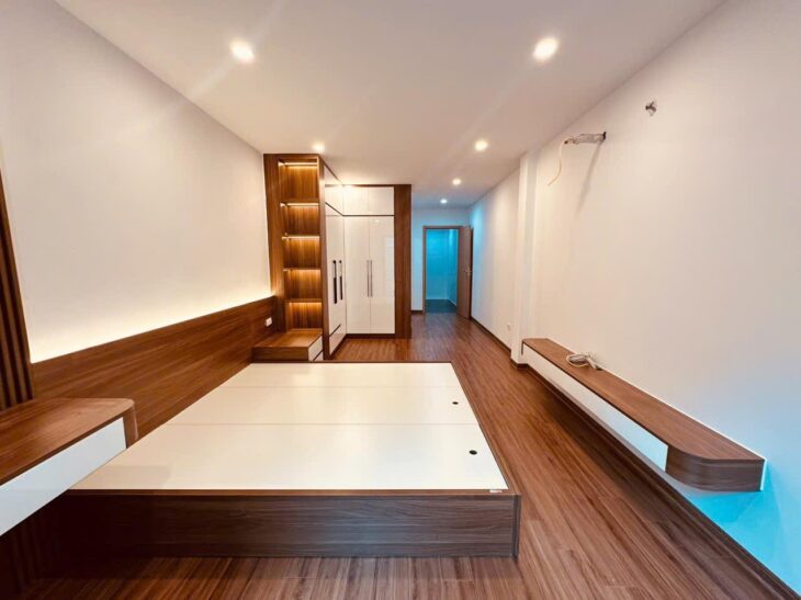 Nhà Mới Đại Từ 42m² x 6 Tầng, Thang Máy, Ngõ Thoáng, Giá 9.2 Tỷ