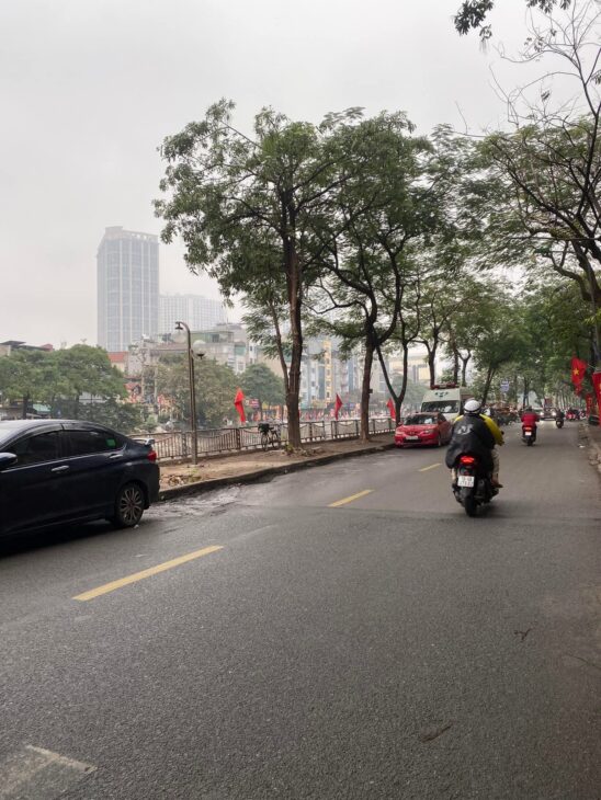 BÁN NHÀ MẶT PHỐ – VỈA HÈ – KINH DOANH SẦM UẤT – TRUNG TÂM QUẬN THANH XUÂN 65M2*30TỶ