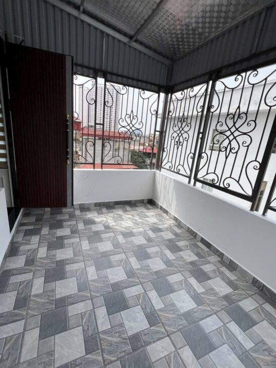 NHÀ MỚi NGUYỄN VĂN HUYÊN – CẦU GIẤY – THANG MÁY – ÔTÔ VÀO NHÀ – NGÕ THÔNG – 45m2*7T