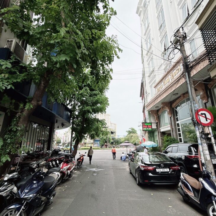 PHÚ NHUẬN MẶT RIỀN ĐƯỜNG HOA – RẤT HIẾM NHÀ BÁN – 50M2 – 5 TẦNG – KHÔNG QUY HOẠCH. KHÔNG LỘ GIỚI-