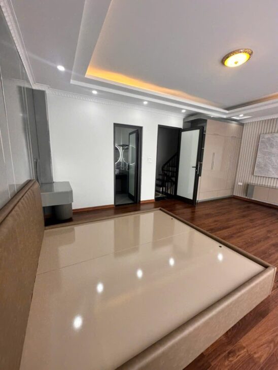 Bán Nhà Long Biên 75m x 6 Tầng Thang Máy Mt 6.1m Gara Ô Tô Giá 15.6 Tỷ.