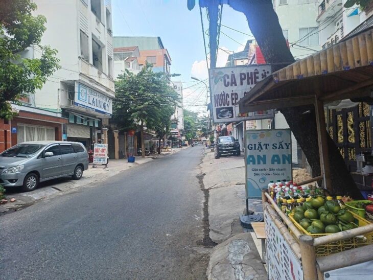 BÁN NHÀ MẶT TIỀN ĐƯỜNG 8M CÓ LỀ – DT 144M2 – NGANG HIẾM 8M – XÂY VĂN PHÒNG, SHOWROOM, SPA.._ GIÁ 22