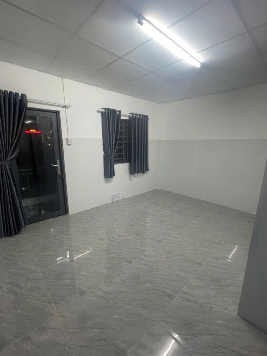 nhà 8,5 triệu mới 100 % gần trường đại học FPT