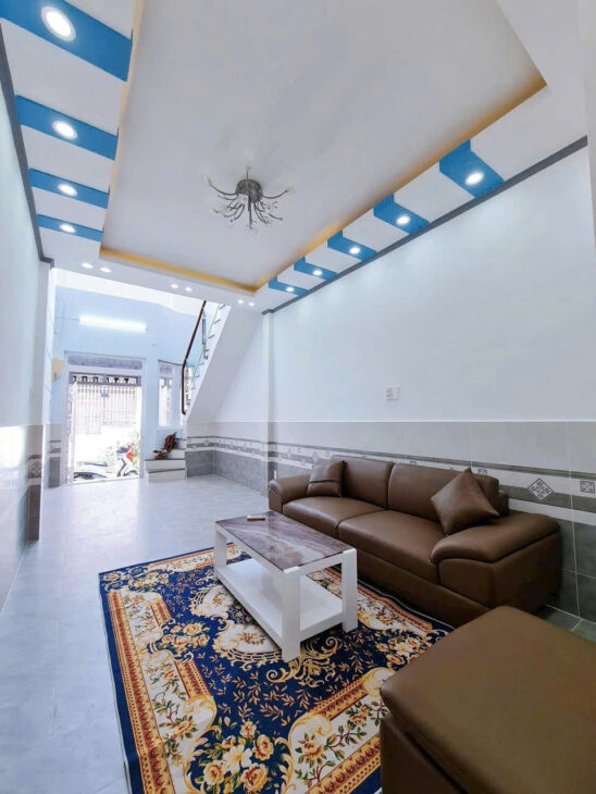 Nhà 8 triệu 2 phòng ngủ gần Vincom Hùng Vương