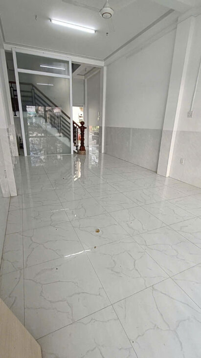 nhà mới đẹp 15 triệu trệt 4 lầu mặt tiền đường Lý Chính Thắng