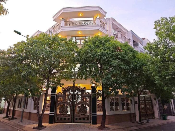 Bán nhà 2 mặt tiền 3 tầng 8x20m giá 15,5 tỷ Đường Nguyễn Thị Búp, Hiệp Thành City.