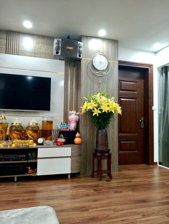 Chính chủ bán gấp chung cư Tòa No2 Huỳnh Thúc Kháng, Đống Đa. DT: 100 m2 – 3PN. 7,3 tỷ.