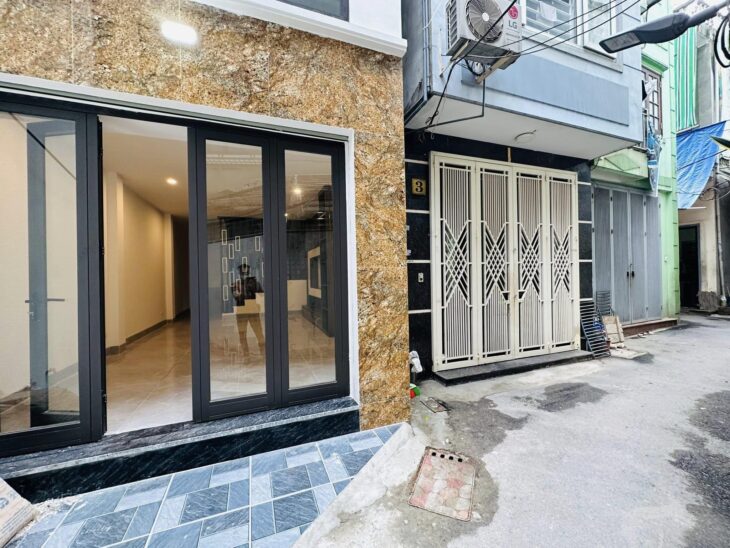 Bán nhà Võng thị thang máy dân xây view hồ tây 50m 7 tầng 14.8tỷ