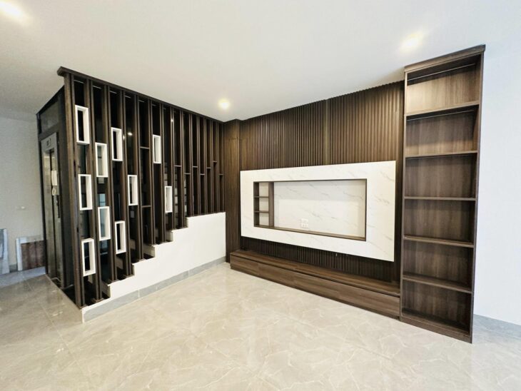 Bán nhà Võng thị thang máy dân xây view hồ tây 50m 7 tầng 14.8tỷ