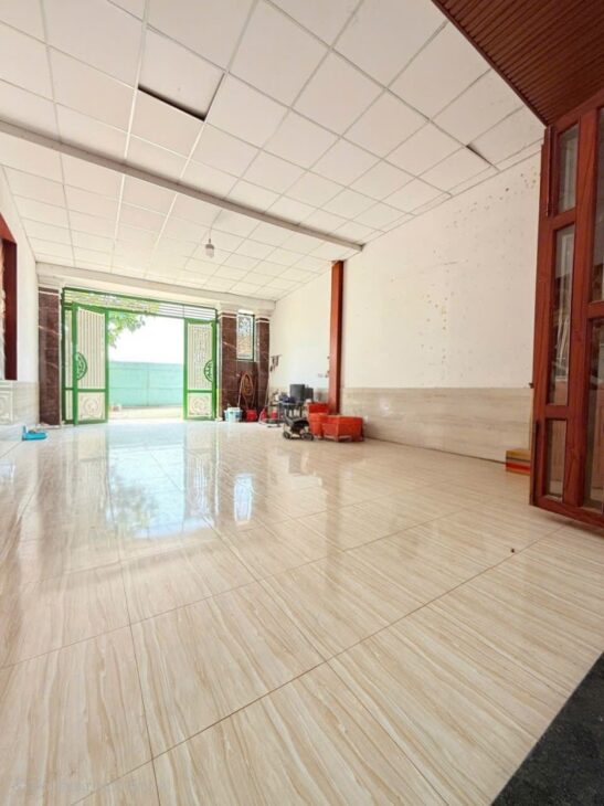 Bán nhà 2 Tầng 116m2 Dĩ An,đường xe hơi,có sân đậu xe,gần UBND phường