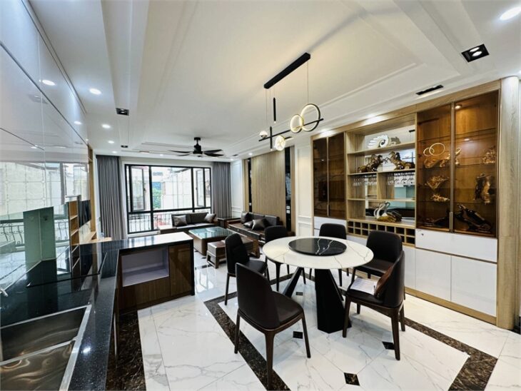 Bán Nhà 6 Tầng Thang Máy – Ngõ 106 Hoàng Quốc Việt – 50m², MT 4.5m – Ô Tô Tránh – Chỉ 25.8 Tỷ!