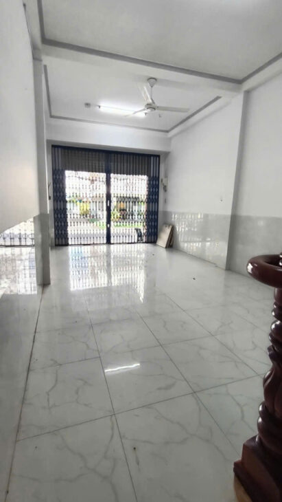 nhà mới đẹp 15 triệu trệt 4 lầu mặt tiền đường Lý Chính Thắng