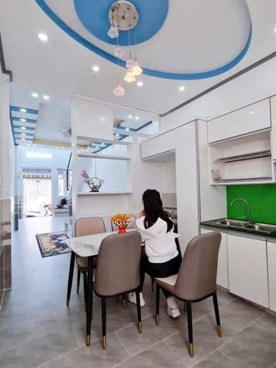 Nhà 8 triệu 2 phòng ngủ gần Vincom Hùng Vương